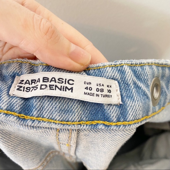 Zara Studded High Rise Engineering Mom Jeans Grommet Detail Raw Hem Crop Size 8 - Picture 11 of 13